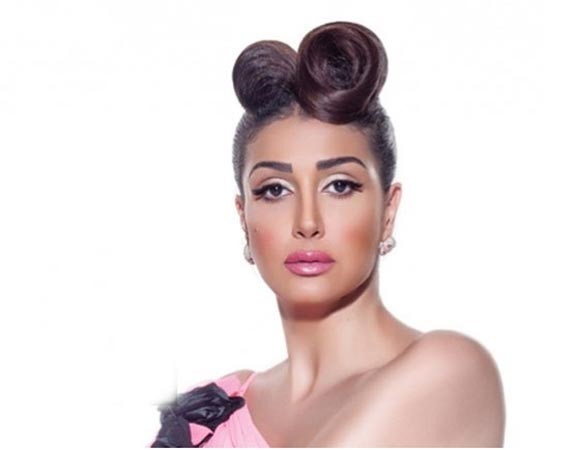 بالصور.. غادة عبدالرازق تصدم معجبيها بأغرب تسريحة شعر