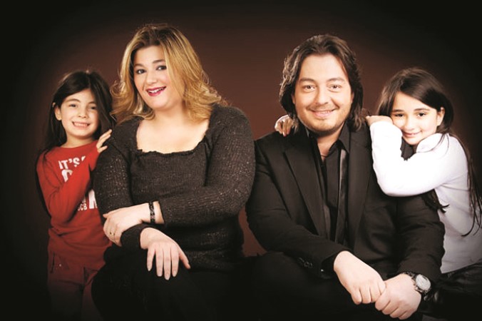 احمد زاهر وزوجته وابنتاه