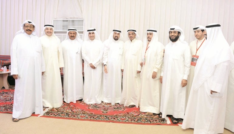 المنيفي مع عدد من ناخبي الدائرة الرابعة