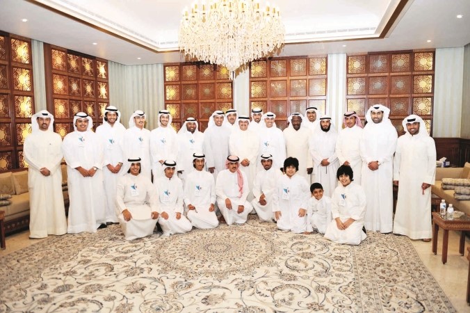 مهلهل الخالد وشايع الشايع مع عدد من الحضور واعضاء اللجنة الانتخابية للخالد	 هاني عبدالله﻿