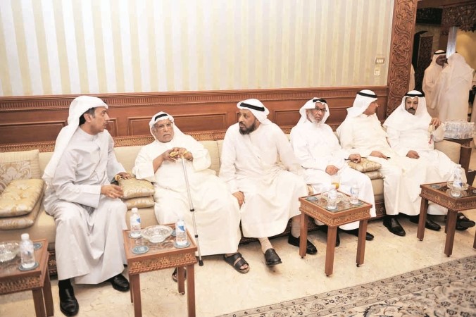 الخالد في حوار مع عدد من الناخبين﻿