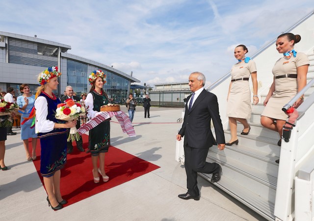 ﻿غيث الغيث يصل الى مطار زولياني الدولي في كييف﻿