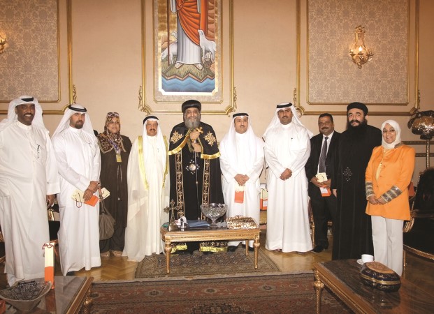 بابا الاسكندرية وبطريرك الكرازة المرقسية تواضروس الثاني متوسطا يوسف العميري واعضاء الوفد والزميلة هناء السيد﻿