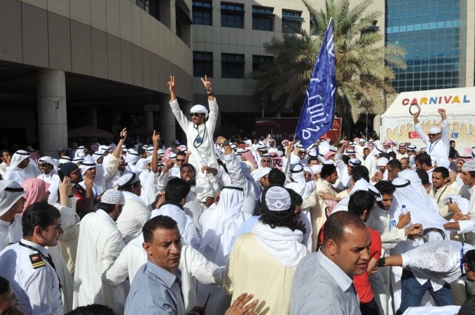 انصار قائمةالمتحدون يحتفلون بالفوز في كلية الحقوق	سعود سالم﻿