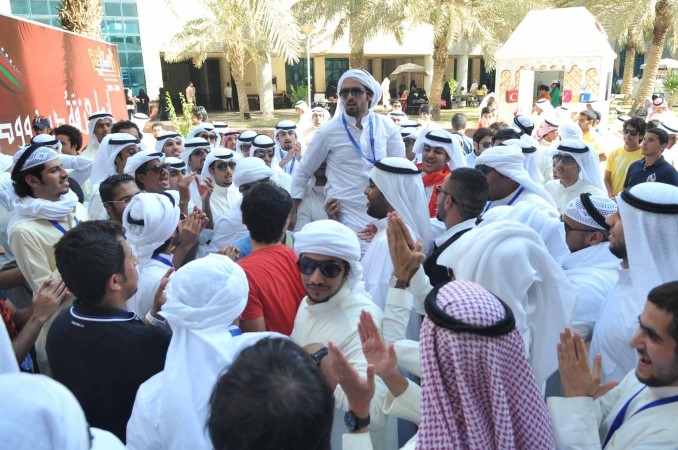 انصار قائمة الاجتماعية يحتفلون بفوزهم في كلية العلوم الاجتماعية﻿