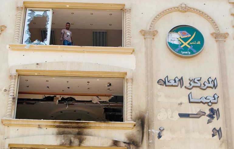 صورة ارشيفية للمقر الرئيسي للاخوان في المقطم بعد تعرضه لهجومرويترز