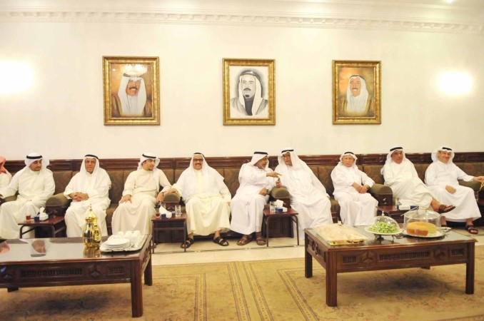 رواد ديوانية بندر اللافي طرحوا العديد من المشاكل 	سعود سالم﻿