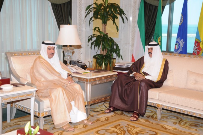 سمو نائب الامير وولي العهد الشيخ نواف الاحمد مستقبلا السفير سالم الزمانان ﻿