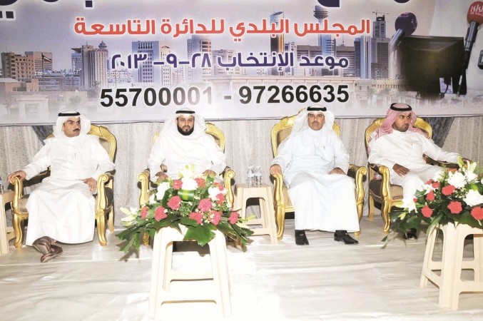 جسار الجسار وعبدالله العنزي وفايز النشوان خلال مشاركتهم في الندوة