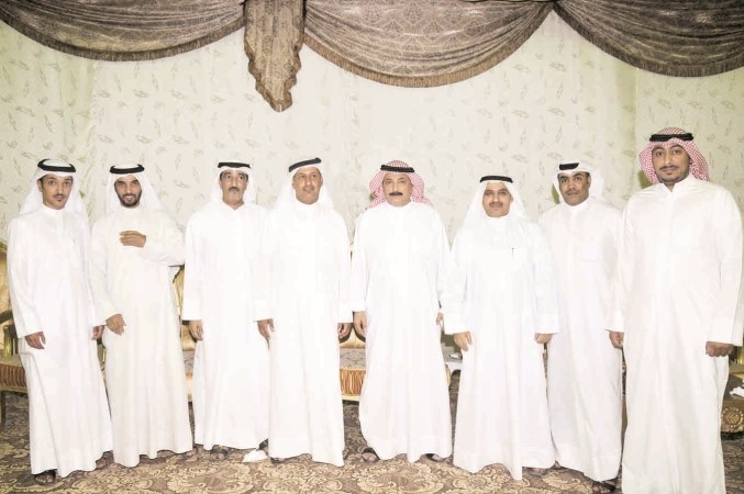 عادل الميع وفهد الميع مع عدد من الحضور
