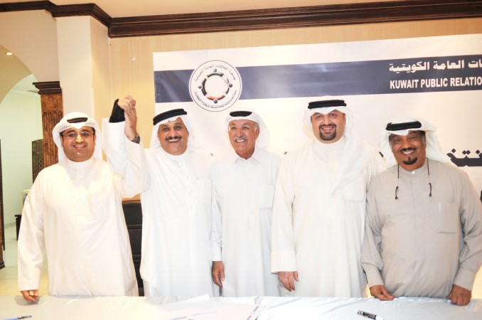 عادل المشعل وجمال النصرالله مع بعض الاعضاء الفائزين	سعود سالم﻿