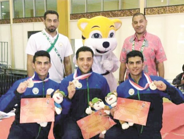 عماد بهبهاني والمدرب علاء الحواج مع ابطال الكراتيه 