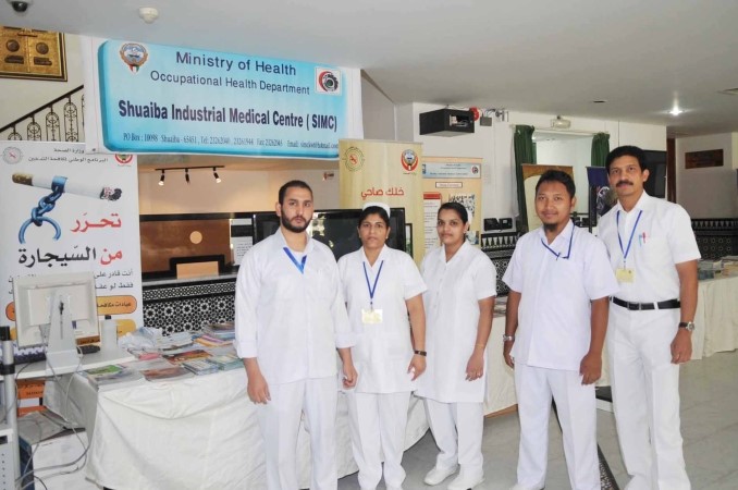 عدد من المشاركين في الحملة التوعوية بمركز الطب الاسلامي	﻿