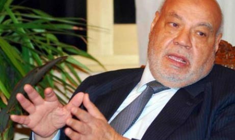 بالفيديو.. المستشار أحمد مكي يؤدب عمرو أديب