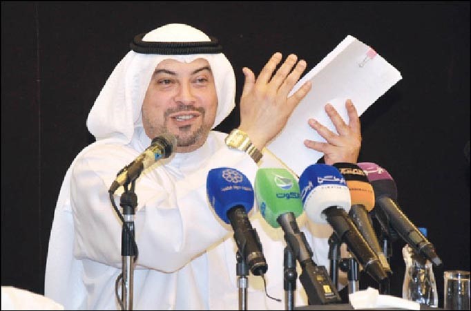 رئيس اتحاد الكرة الشيخ دطلال الفهد