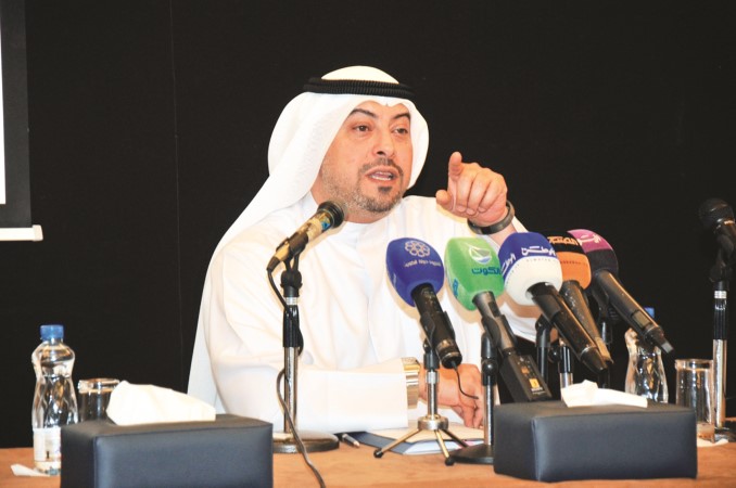 رئيس اتحاد الكرة الشيخ دطلال الفهد متحدثا خلال الندوة	محمد خلوصي﻿