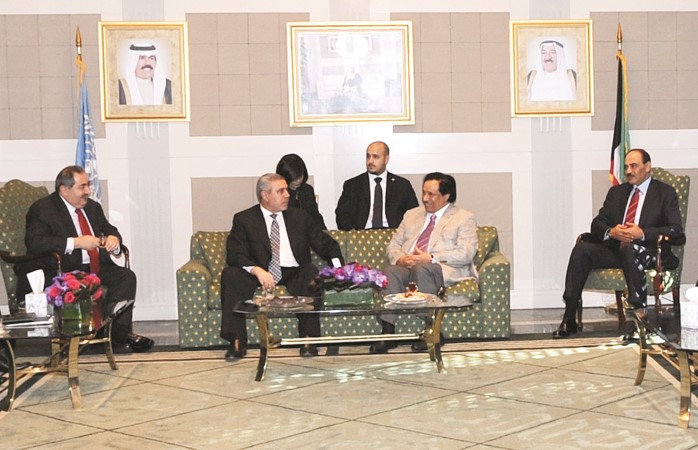 ممثل صاحب السمو الامير الشيخ صباح الاحمد سمو رئيس مجلس الوزراء الشيخ جابر المبارك مستقبلا نائب رئيس الجمهورية العراقية﻿
