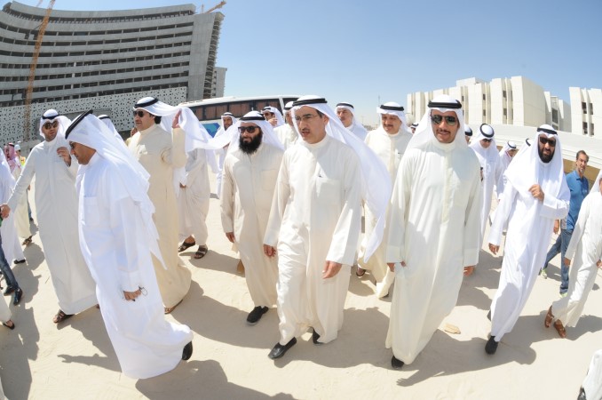 رئيس مجلس الامة مرزوق الغانم والوفد النيابي يتفقدون موقع مستشفى جابر برفقة وزير الاشغال معبدالعزيز الابراهيم هاني الشمري