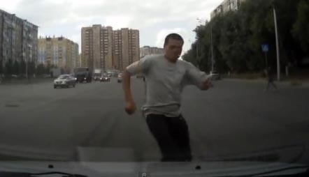 بالفيديو.. لماذا يضع الروس كاميرات في سياراتهم ؟
