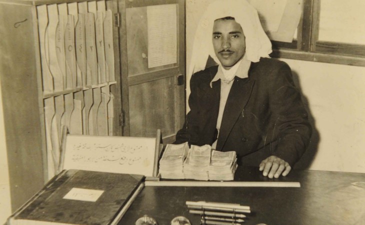 عبدالرحمن الدعيج في مكتبه