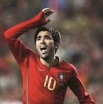 إيقاف ديكو عن اللعب لمدة عام بسبب المنشطات رغم اعتزاله!