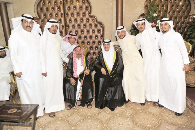 بجاد شافي متوسطا ابناءه خالد وسعد ونادر وجابر وفيصل وسلطان﻿