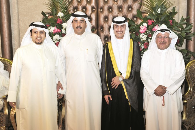 دعبداللطيف المحمد يبارك لفارس وسلطان وفهد بجاد﻿