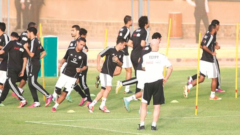 مدرب مصر بوب برادلي قاد تدريبا قويا بمشاركة 25 لاعبا محليا﻿