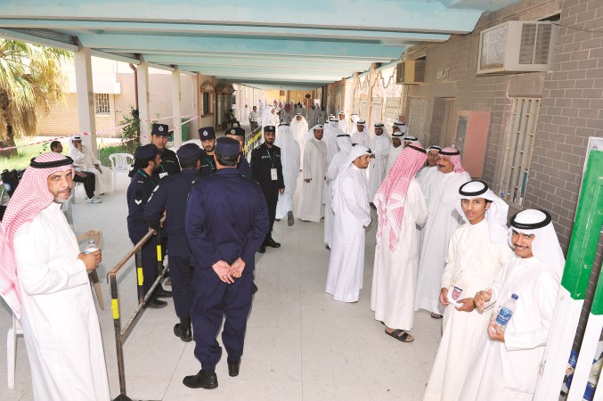 اقبال نسبي من ناخبي الدائرة العاشرة على التصويت