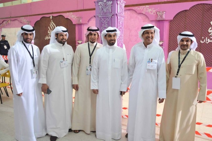 مشاري المطوطح خلال جولته في احدى اللجان