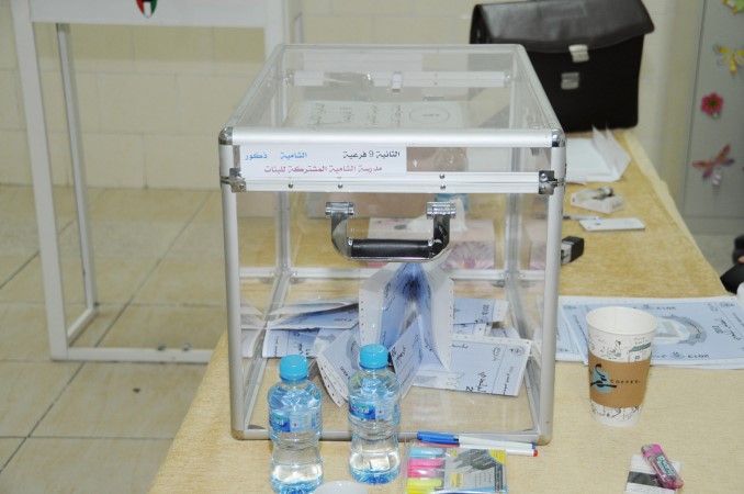 احد صناديق الاقتراع