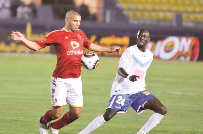لاعب الاهلي عماد متعب مطالب بانزال وزنه قبل عودته الى اللعب بشكل طبيعي 