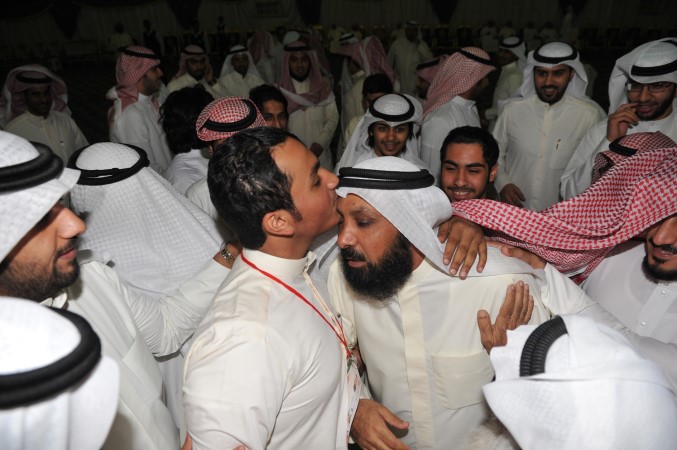 حبة راس لمانع العجمي بعد فوزه