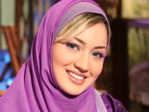 بعد أثارتها الجدل بخلع الحجاب .. هبة جمال تبرر نزعت الحجاب لأظهر على طبيعتي"