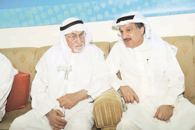 كامل العوضي هنا كمال بفوزه بعضوية البلدي﻿