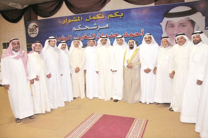 عدد من ابناء الدائرة السادسة يقدمون التهاني للبغيلي