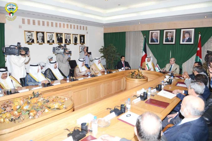 رئيس مجلس الامة مرزوق الغانم والوفد المرافق له في اجتماع مع رئيس مجلس الاعيان الاردني طاهر المصري﻿