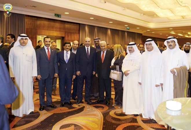 مرزوق الغانم ووفد مجلس الامة خلال لقائهم مع رئيس مجلس النواب الاردني سعد سرور﻿