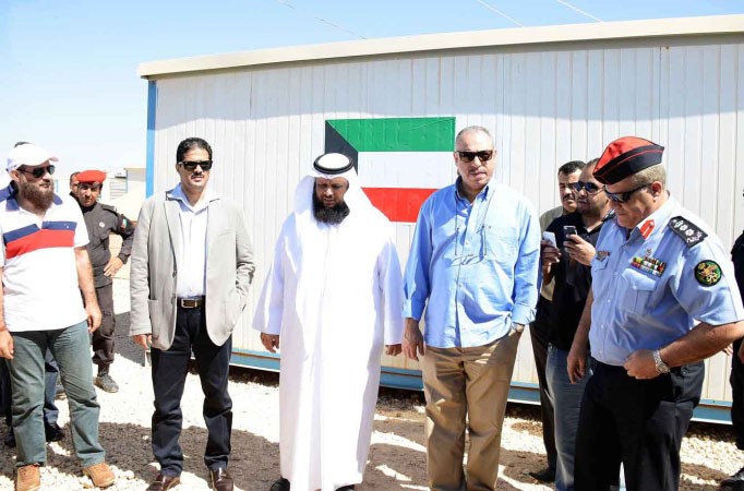 النائبان فيصل الشايع وحمود الحمدان والامين العام علام الكندري في مخيم الزعتري﻿