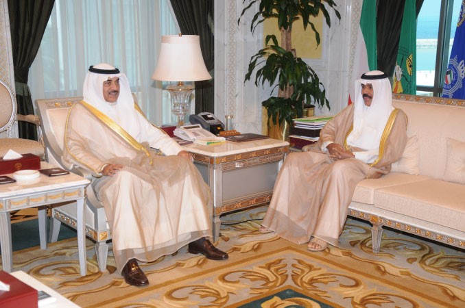 سمو نائب الامير وولي العهد الشيخ نواف الاحمد مستقبلا الشيخ صباح الخالد 