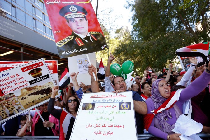 انصار الحكومة المؤقتة خلال تجمع حاشد امام مقر الامم المتحدة قبل القاء وزير الخارجية المصري كلمته افپ