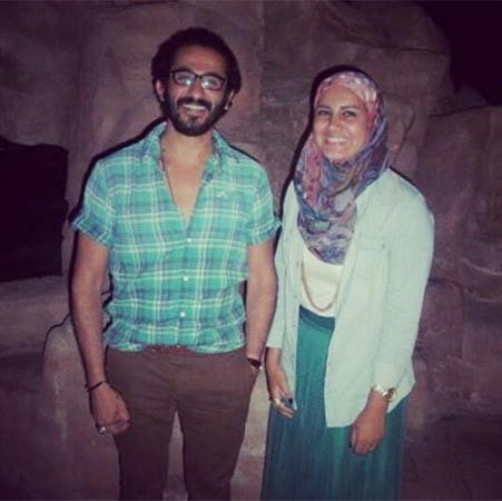 أغرب تعليق من «فانز» حلمي على صورة جمعته بسيدة