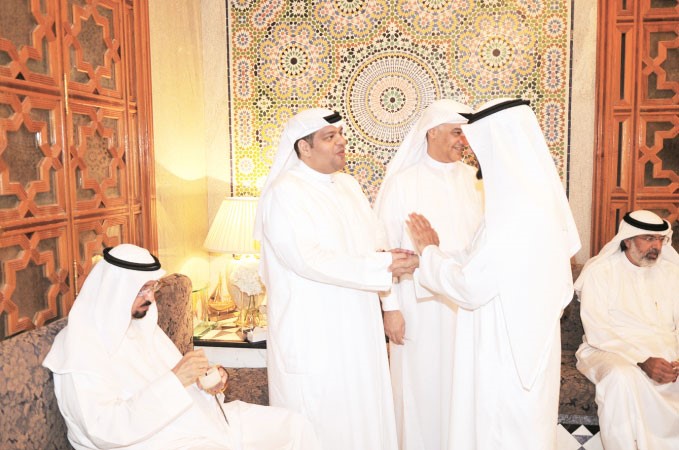  وحديث باسم مع احد المهنئين