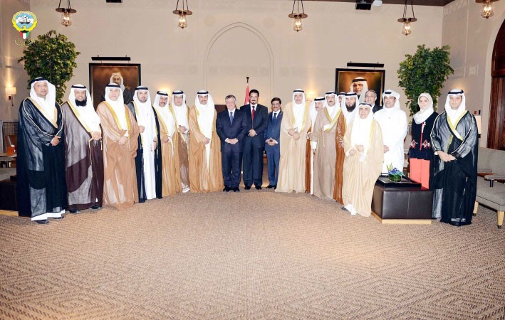 مللك الاردن عبدالله الثاني متوسطا رئيس مجلس الامة مرزوق الغانم والوفد النيابي المرافق بحضور السفير دحمد الدعيج