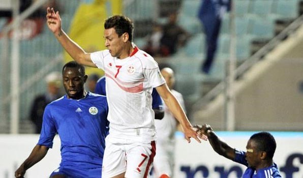 وزير الرياضة التونسي يرشو حكماً ليهزم منتخب بلاده ضمن تصفيات كأس العالم!!