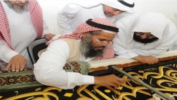 السديس يقوم بتسليم كسوة الكعبة لكبير السدنة الأحد المقبل