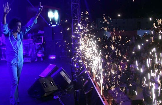 شاعر يفسد مفاجأة MBC لمحمد منير في عيد ميلاده