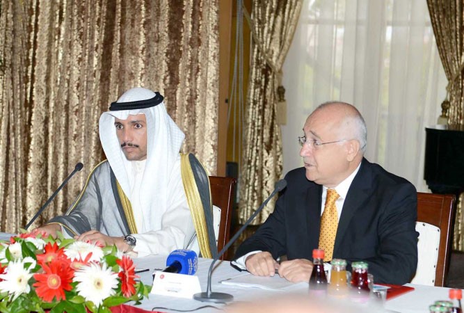 رئيس مجلس الامة مرزوق الغانم خلال لقائه نظيره التركي ﻿