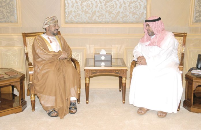  الشيخ ثامر العلي مستقبلا سفير سلطنة عمان سالم المعشني 
