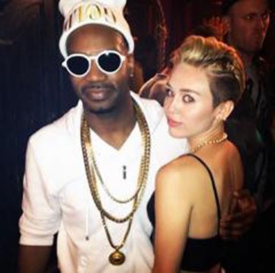 مايلي سايروس حامل من مغني البوب "Juicy J"